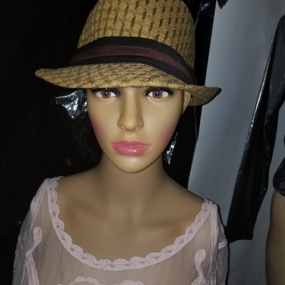 Hat$ - Picture 3 of 4